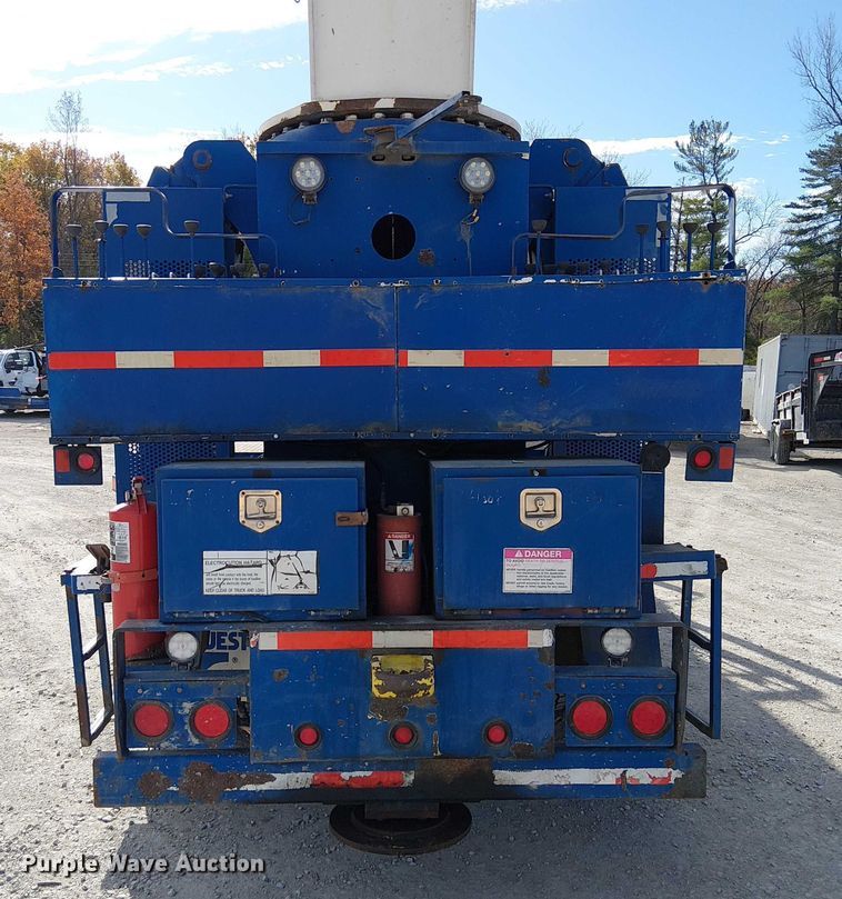 image for item FK0552 2004 International 7500 crane truck