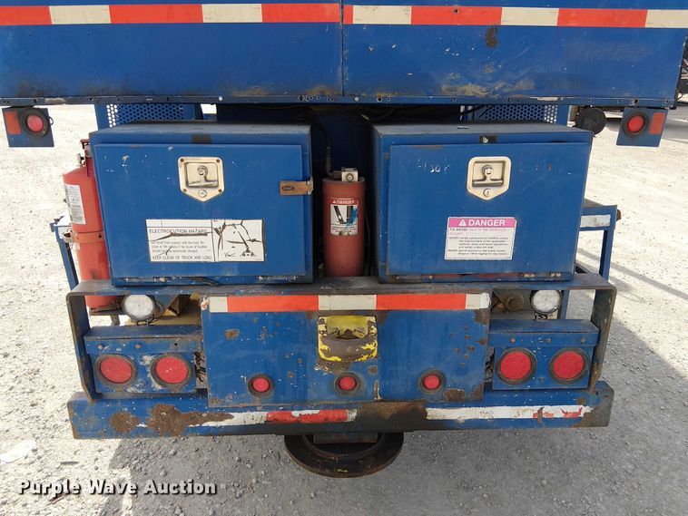 image for item FK0552 2004 International 7500 crane truck