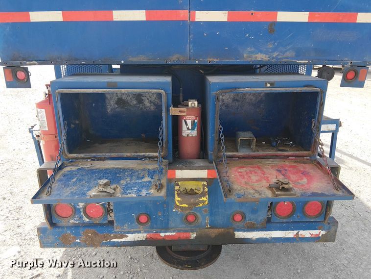 image for item FK0552 2004 International 7500 crane truck