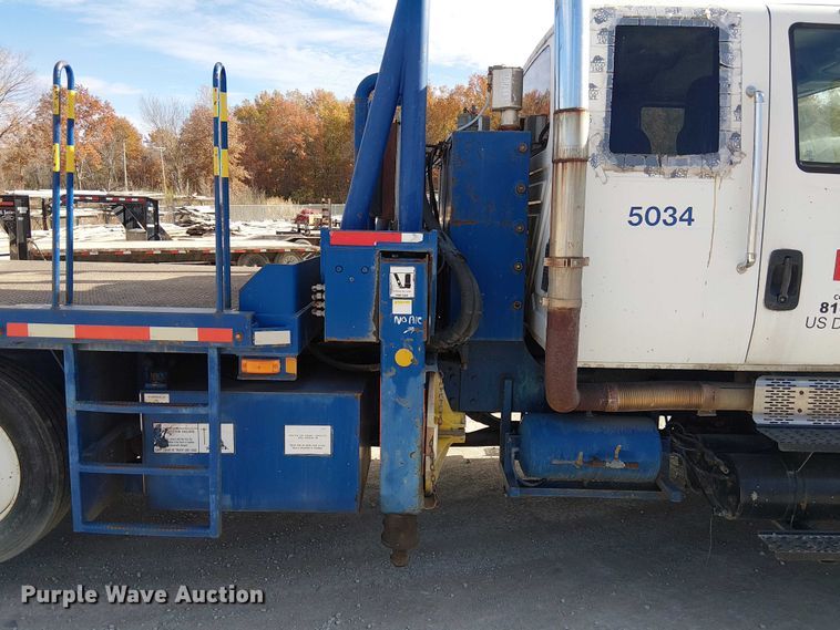 image for item FK0552 2004 International 7500 crane truck