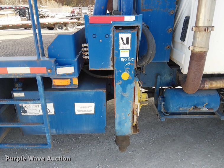 image for item FK0552 2004 International 7500 crane truck