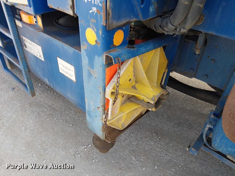 image for item FK0552 2004 International 7500 crane truck