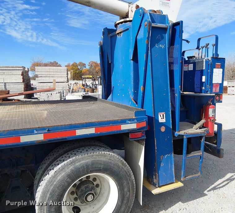 image for item FK0552 2004 International 7500 crane truck