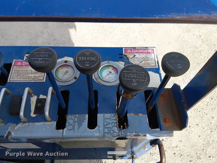 image for item FK0552 2004 International 7500 crane truck