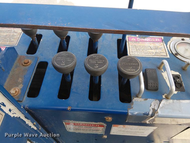 image for item FK0552 2004 International 7500 crane truck