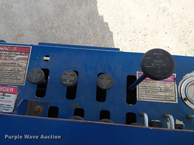 image for item FK0552 2004 International 7500 crane truck