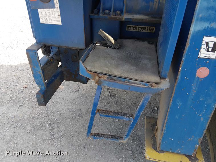 image for item FK0552 2004 International 7500 crane truck