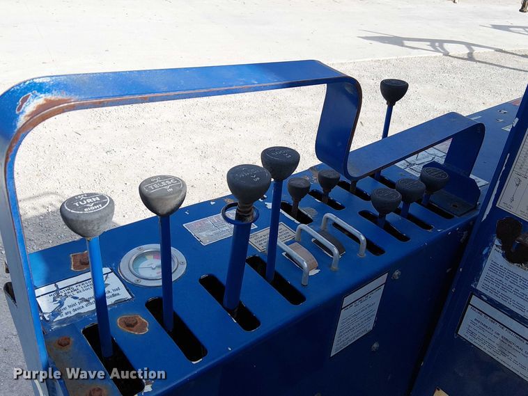 image for item FK0552 2004 International 7500 crane truck