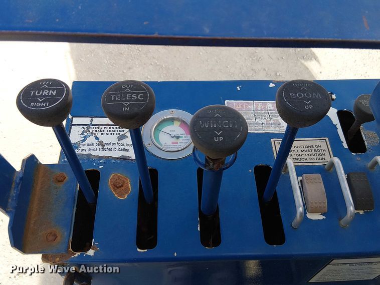 image for item FK0552 2004 International 7500 crane truck