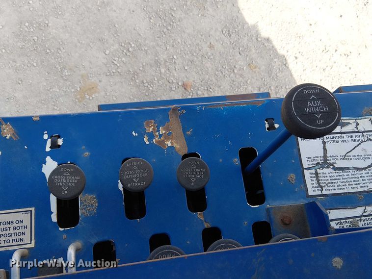 image for item FK0552 2004 International 7500 crane truck