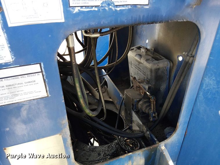 image for item FK0552 2004 International 7500 crane truck