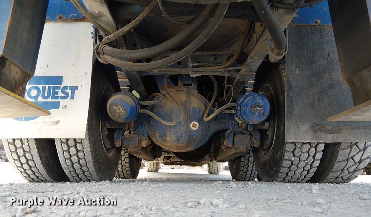 image for item FK0552 2004 International 7500 crane truck