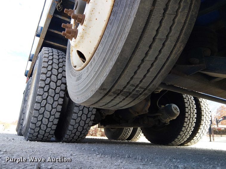 image for item FK0552 2004 International 7500 crane truck