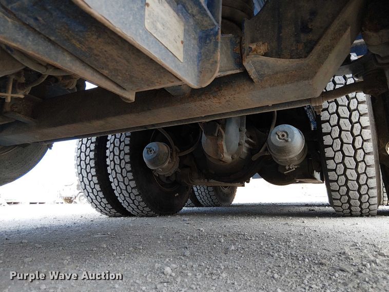 image for item FK0552 2004 International 7500 crane truck