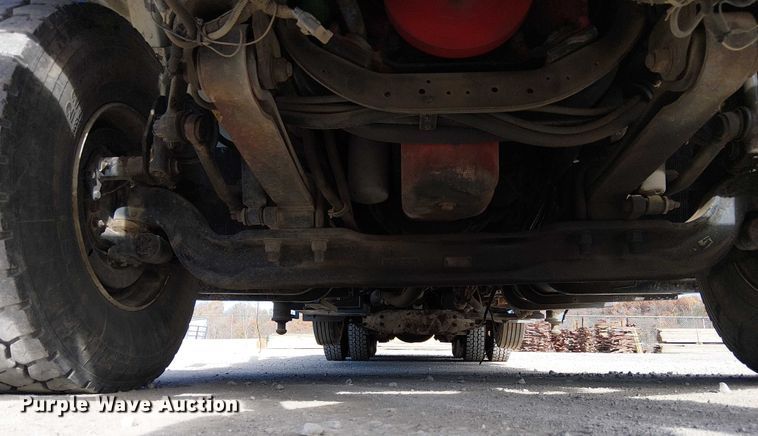 image for item FK0552 2004 International 7500 crane truck