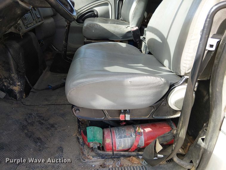 image for item FK0552 2004 International 7500 crane truck