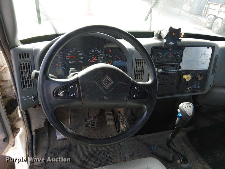 image for item FK0552 2004 International 7500 crane truck