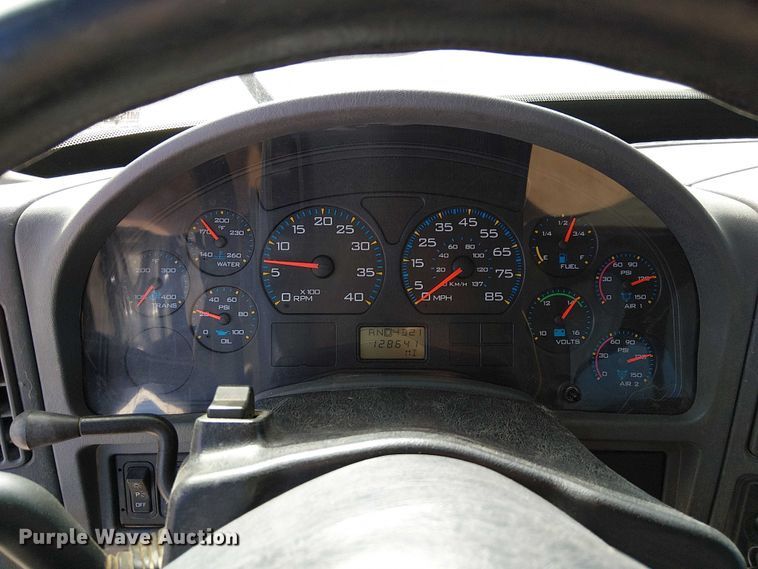 image for item FK0552 2004 International 7500 crane truck