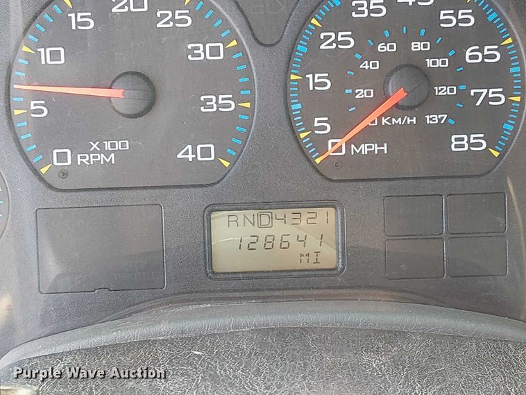 image for item FK0552 2004 International 7500 crane truck