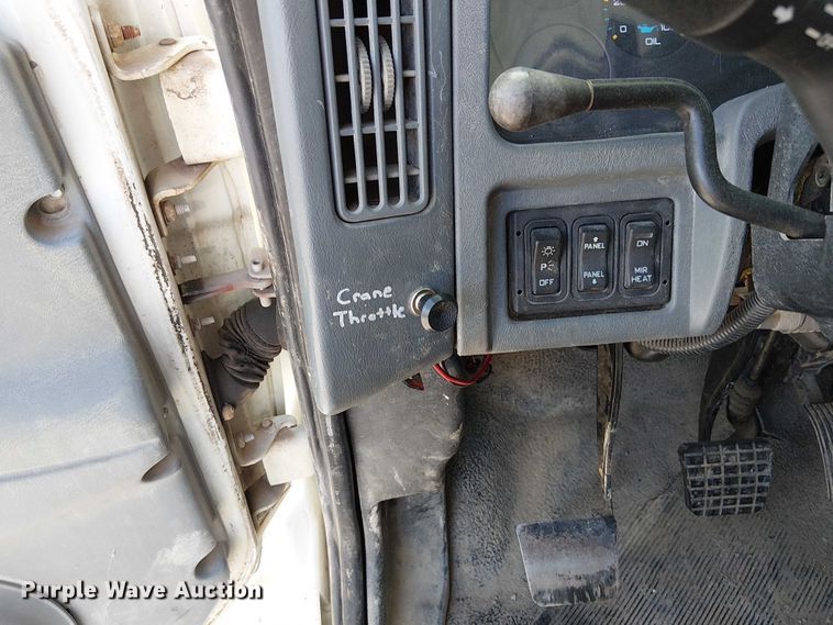 image for item FK0552 2004 International 7500 crane truck