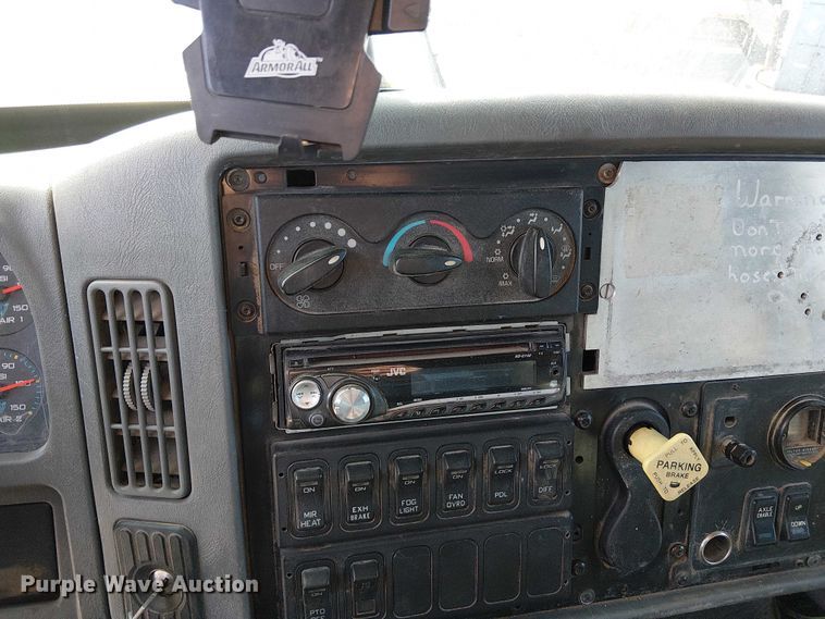 image for item FK0552 2004 International 7500 crane truck