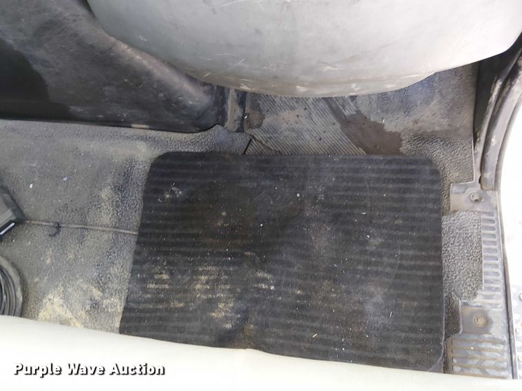 image for item FK0552 2004 International 7500 crane truck