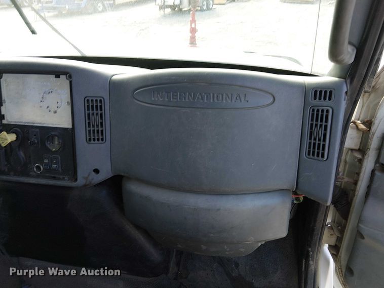 image for item FK0552 2004 International 7500 crane truck