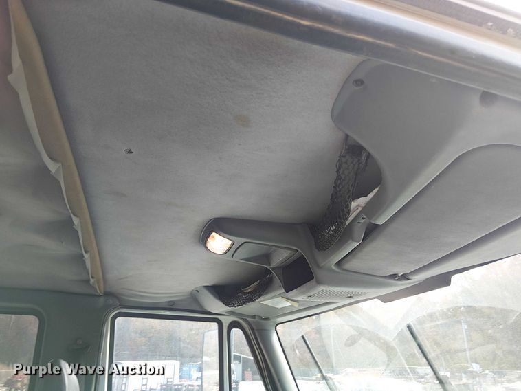 image for item FK0552 2004 International 7500 crane truck