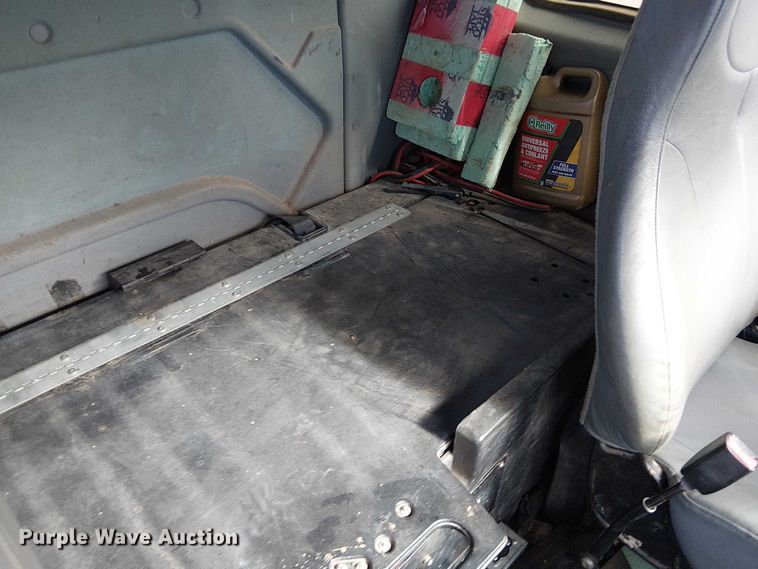 image for item FK0552 2004 International 7500 crane truck