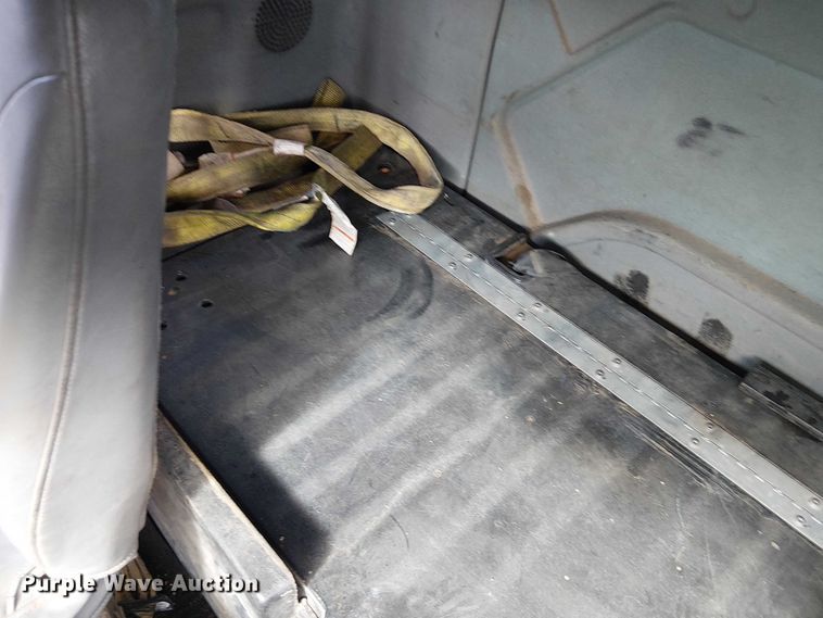 image for item FK0552 2004 International 7500 crane truck