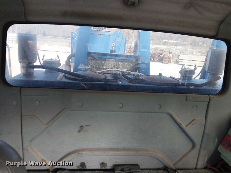 image for item FK0552 2004 International 7500 crane truck