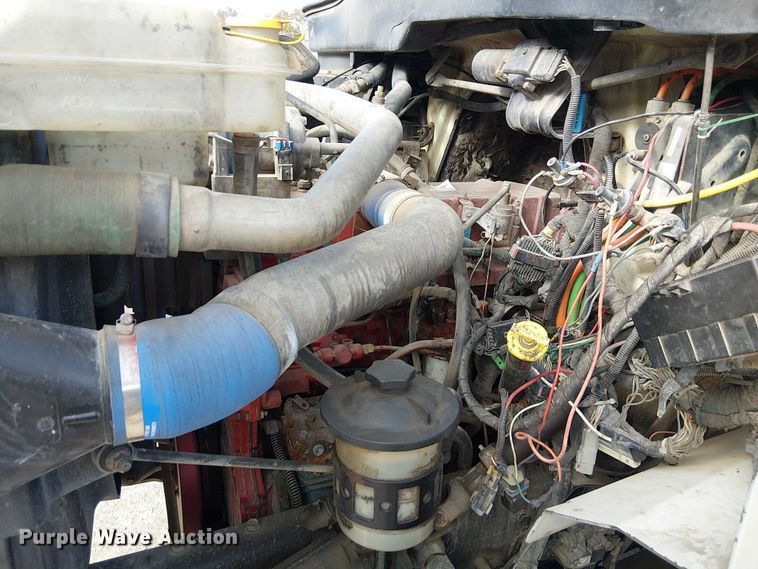 image for item FK0552 2004 International 7500 crane truck