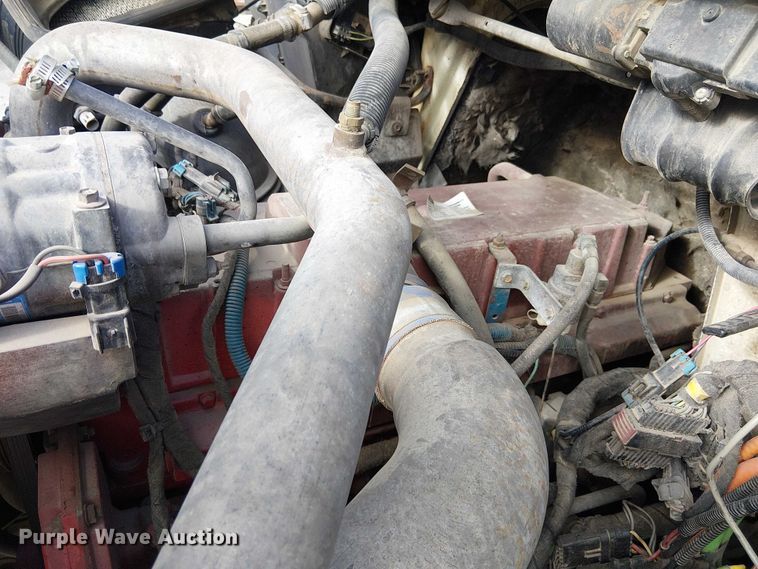 image for item FK0552 2004 International 7500 crane truck