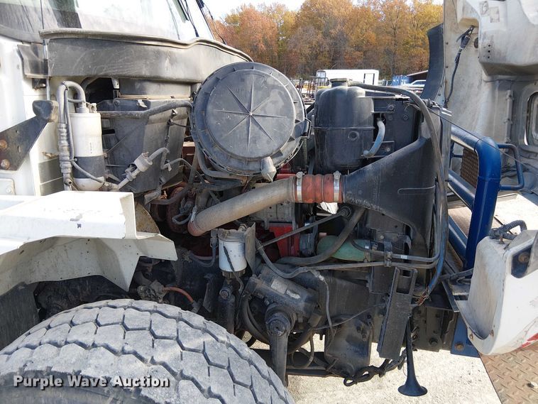 image for item FK0552 2004 International 7500 crane truck