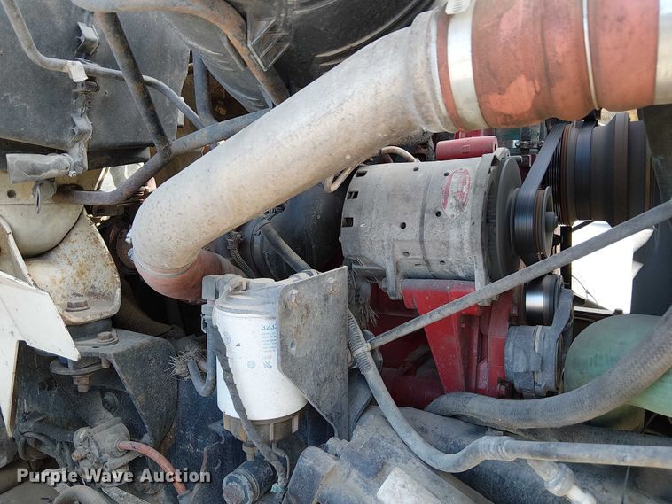 image for item FK0552 2004 International 7500 crane truck