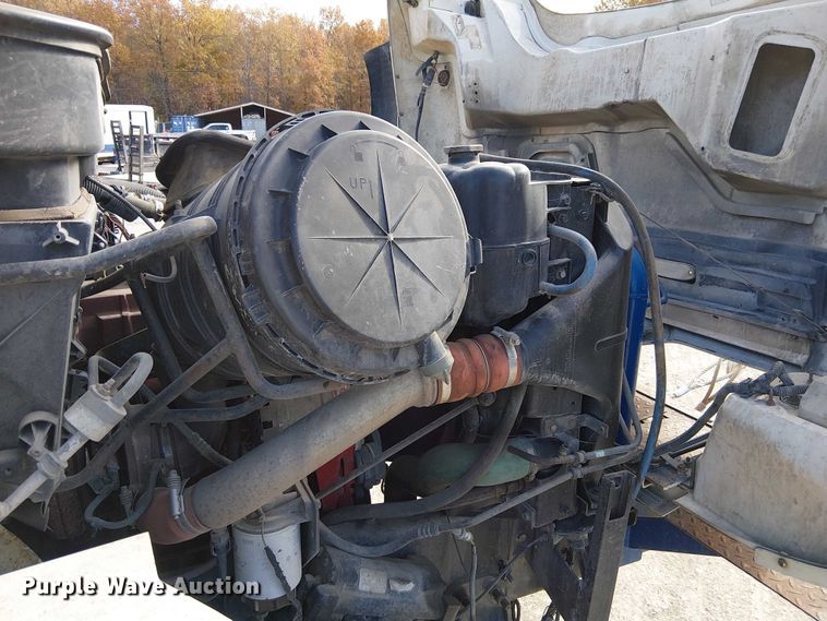 image for item FK0552 2004 International 7500 crane truck