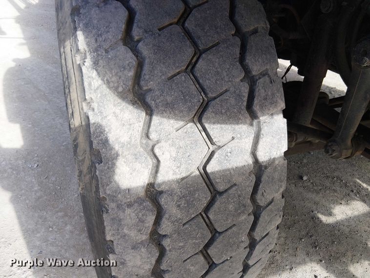 image for item FK0552 2004 International 7500 crane truck