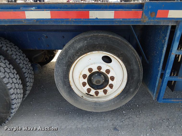 image for item FK0552 2004 International 7500 crane truck