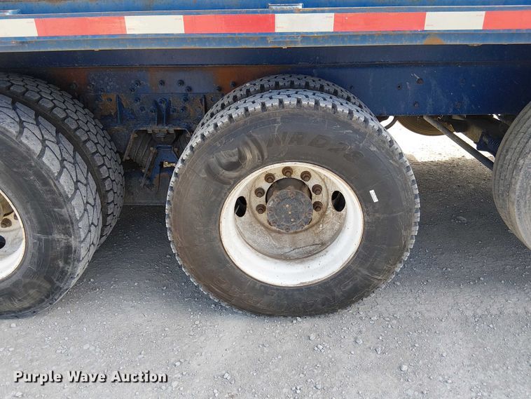 image for item FK0552 2004 International 7500 crane truck