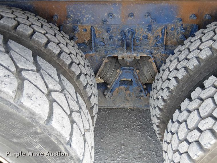 image for item FK0552 2004 International 7500 crane truck