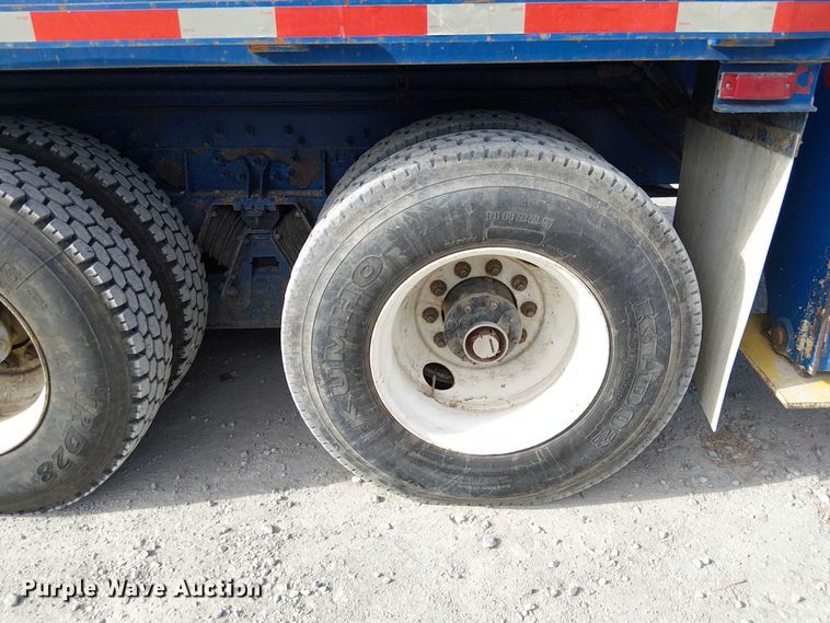 image for item FK0552 2004 International 7500 crane truck