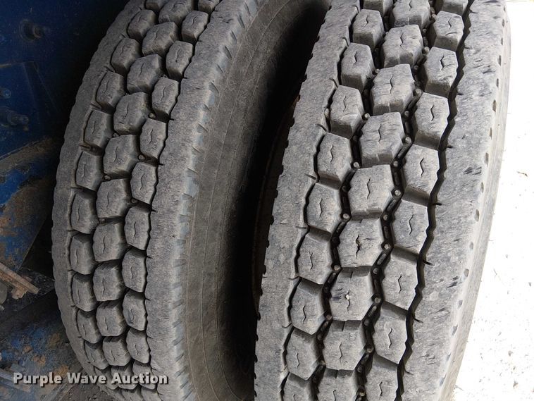 image for item FK0552 2004 International 7500 crane truck