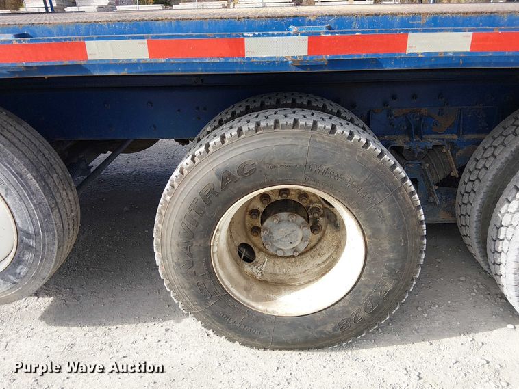 image for item FK0552 2004 International 7500 crane truck