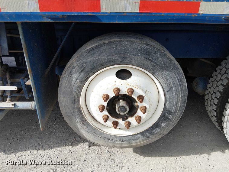 image for item FK0552 2004 International 7500 crane truck