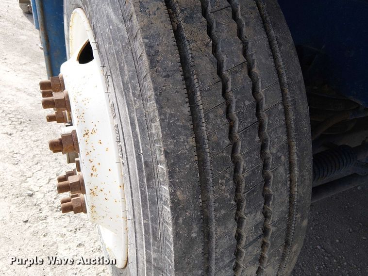 image for item FK0552 2004 International 7500 crane truck