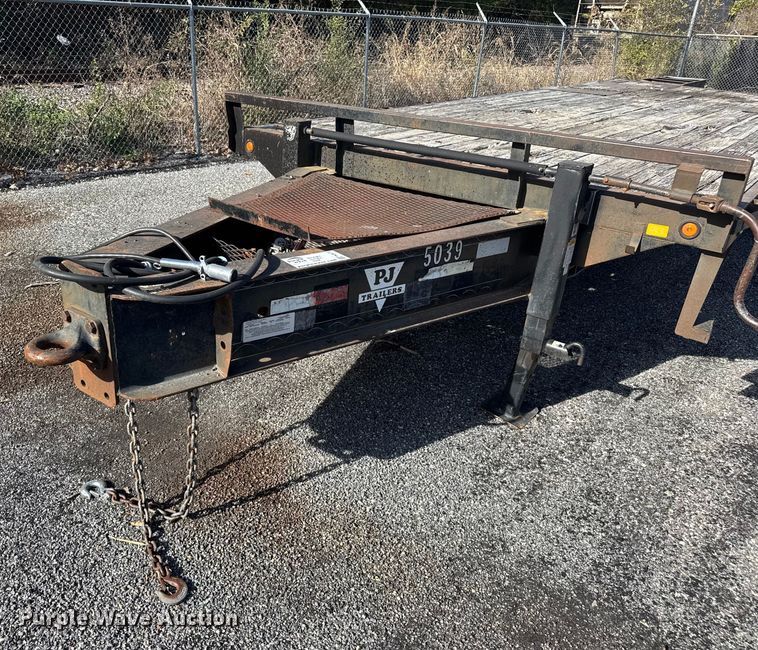 image for item FK0573 2003 PJ Trailers equipment trailer