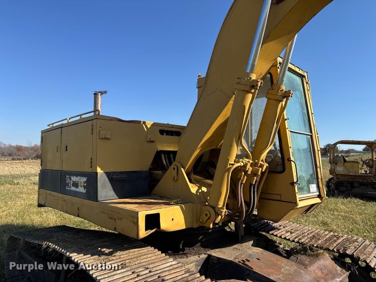 image for item FK0598 1981 Caterpillar 225 LC excavator