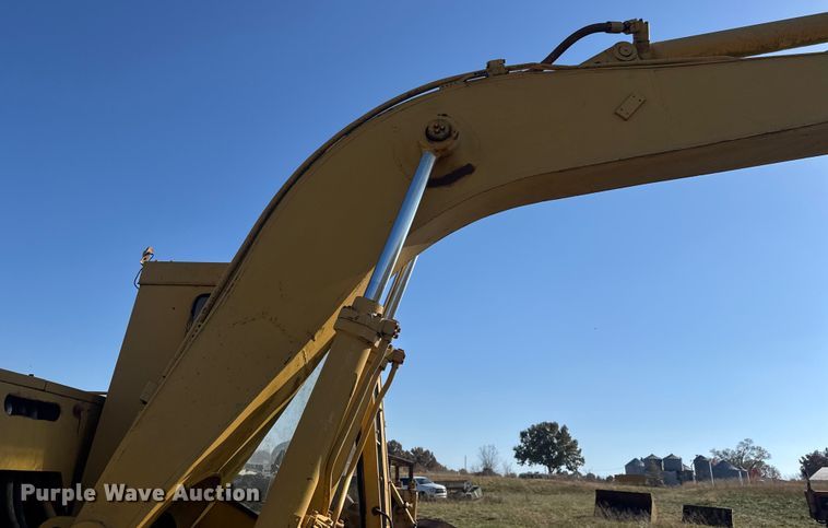 image for item FK0598 1981 Caterpillar 225 LC excavator