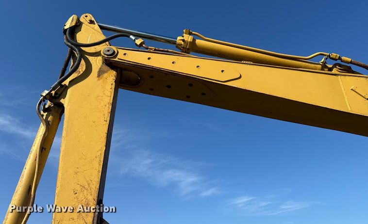 image for item FK0598 1981 Caterpillar 225 LC excavator