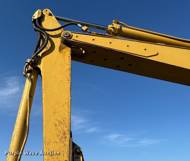 image for item FK0598 1981 Caterpillar 225 LC excavator